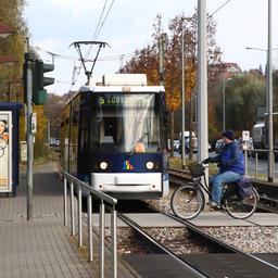 Die Straßenbahnhaltestele "Am Sportforum".