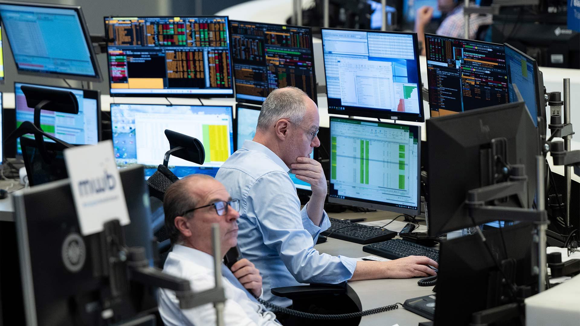 Börsenhändler an der Frankfurter Börse. | picture alliance / Eibner-Presse