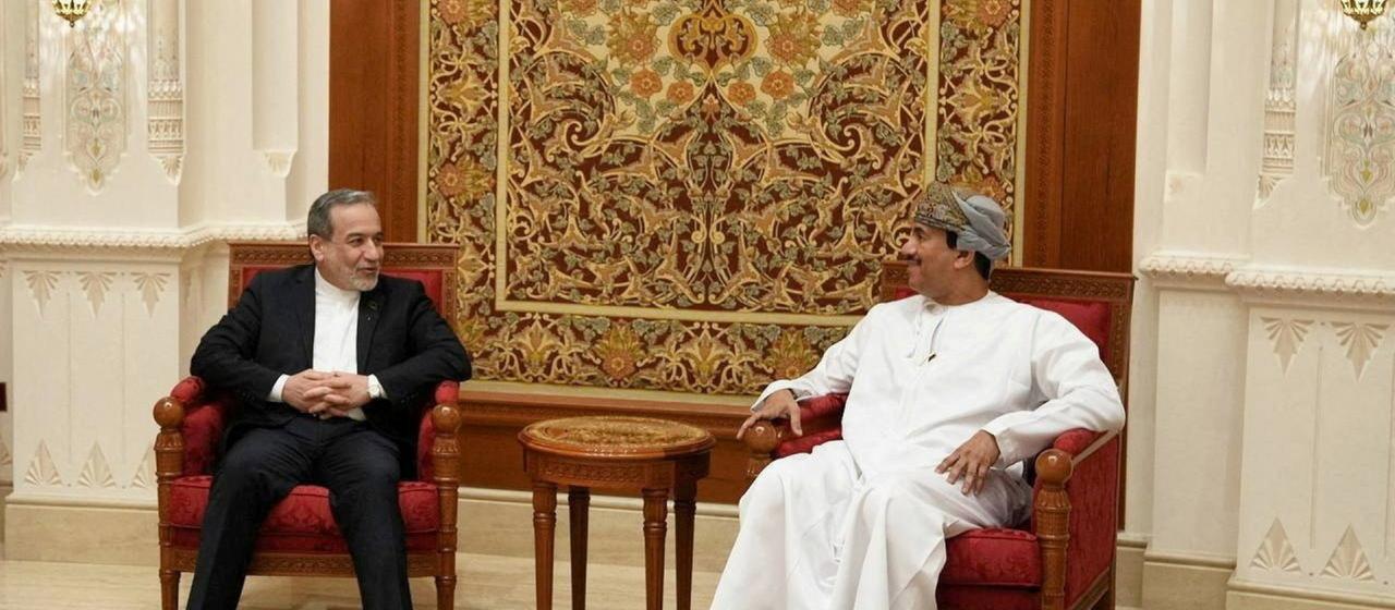 Irans Außenminister Araghtschi wird im Oman empfangen. 