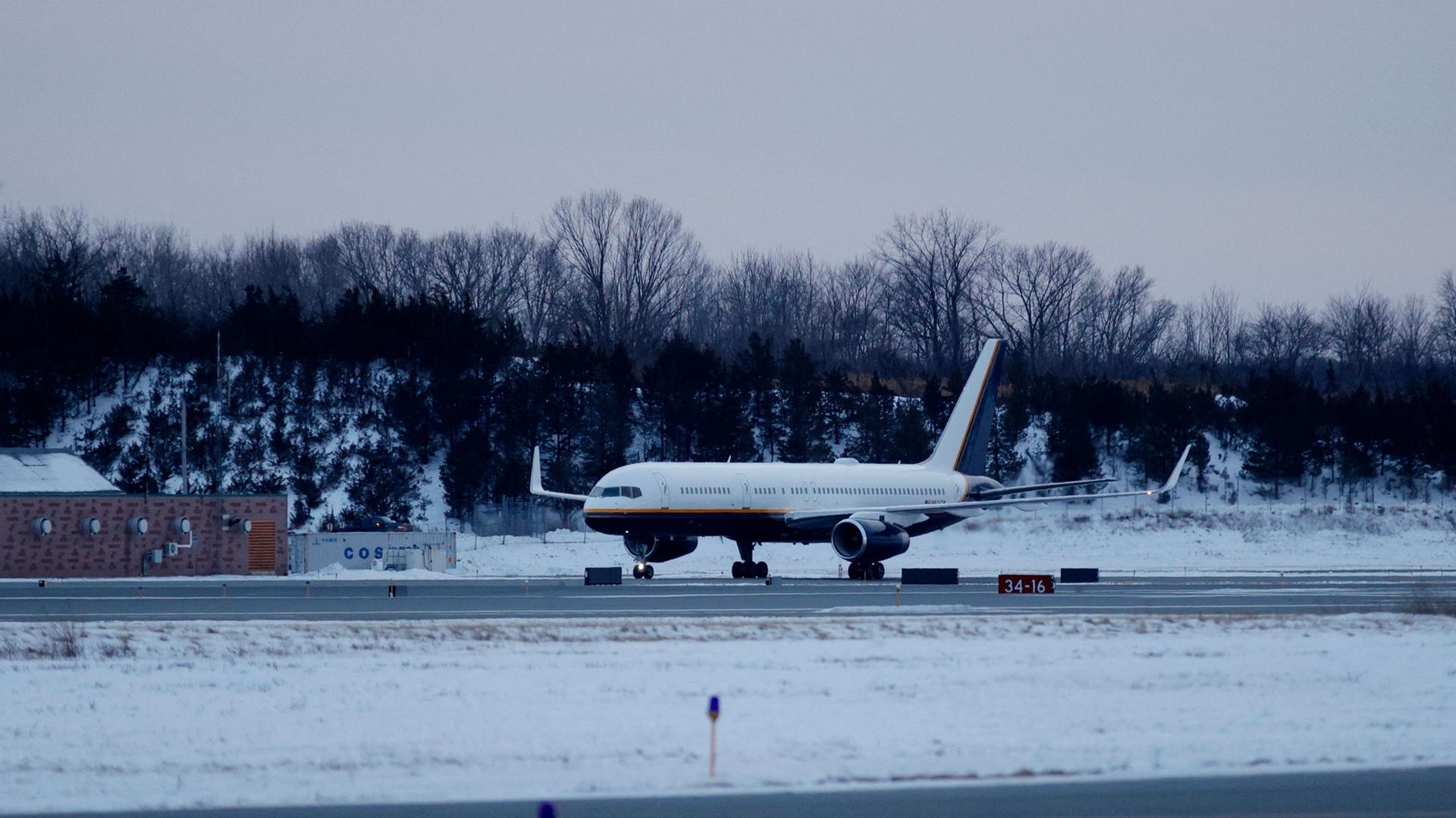 Liveblog zum US-Angriff: ++ Flugzeug mit Maduro in den USA gelandet ++