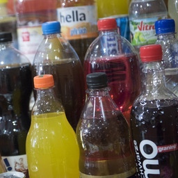 Erfrischungsgetränke in Flaschen