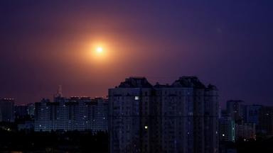 Eine russische Drohne explodiert über der ukrainischen Hauptstadt Kiew.