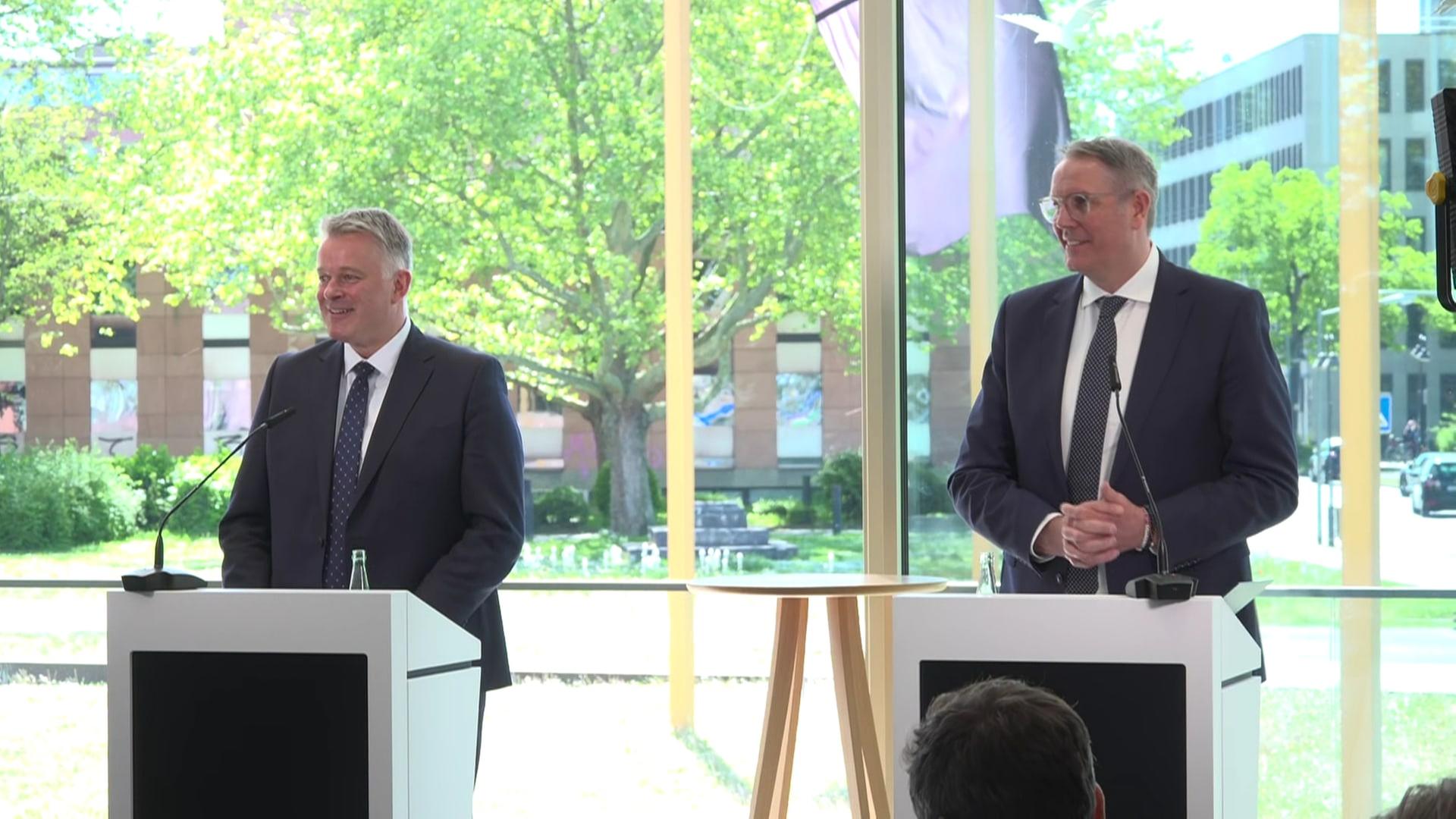 Die VerhandlungsfÃ¼hrer Gordon Schnieder (CDU) und Alexander Schweitzer (SPD) stellen auf einer Pressekonferenz in Mainz die Ergebnisse der Koalitionsverhandlungen vor. | SWR