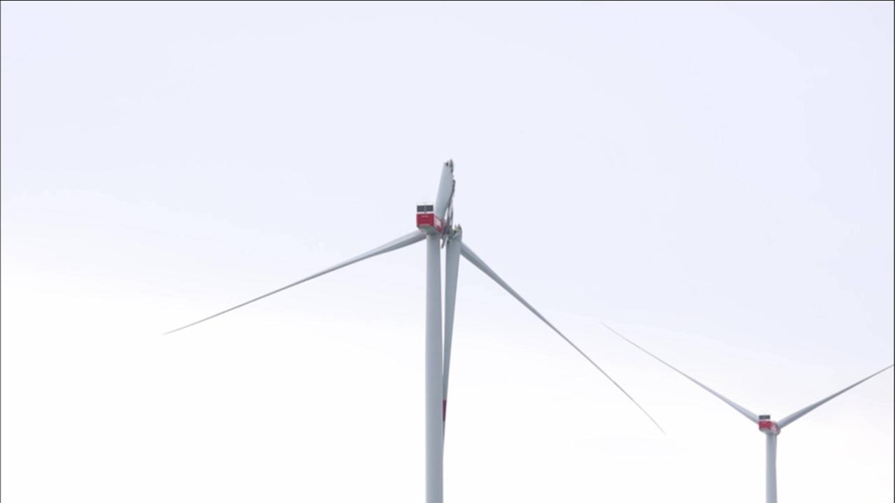Nordrhein-Westfalen: Flügel eines Windrades droht abzustürzen