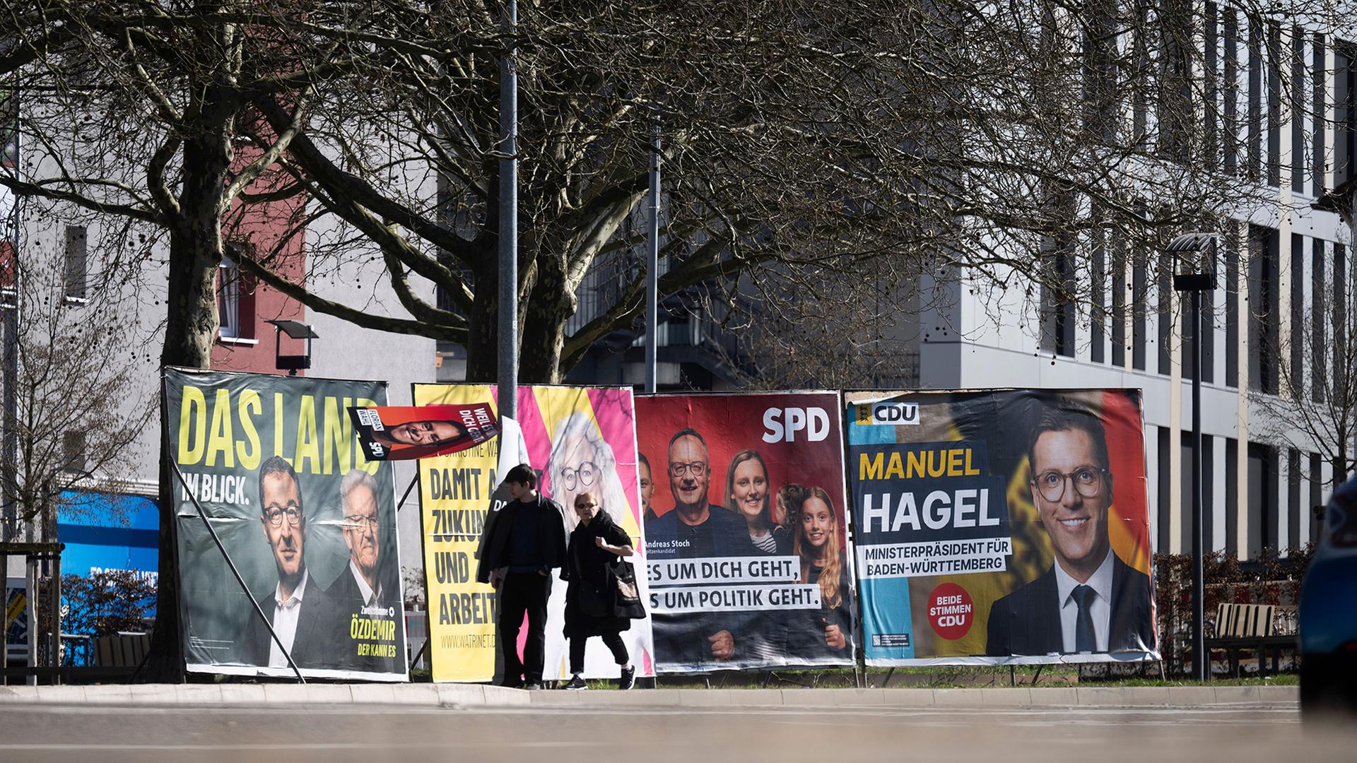 Wahlplakate sind in Böblingen zu sehen. | Marijan Murat/dpa