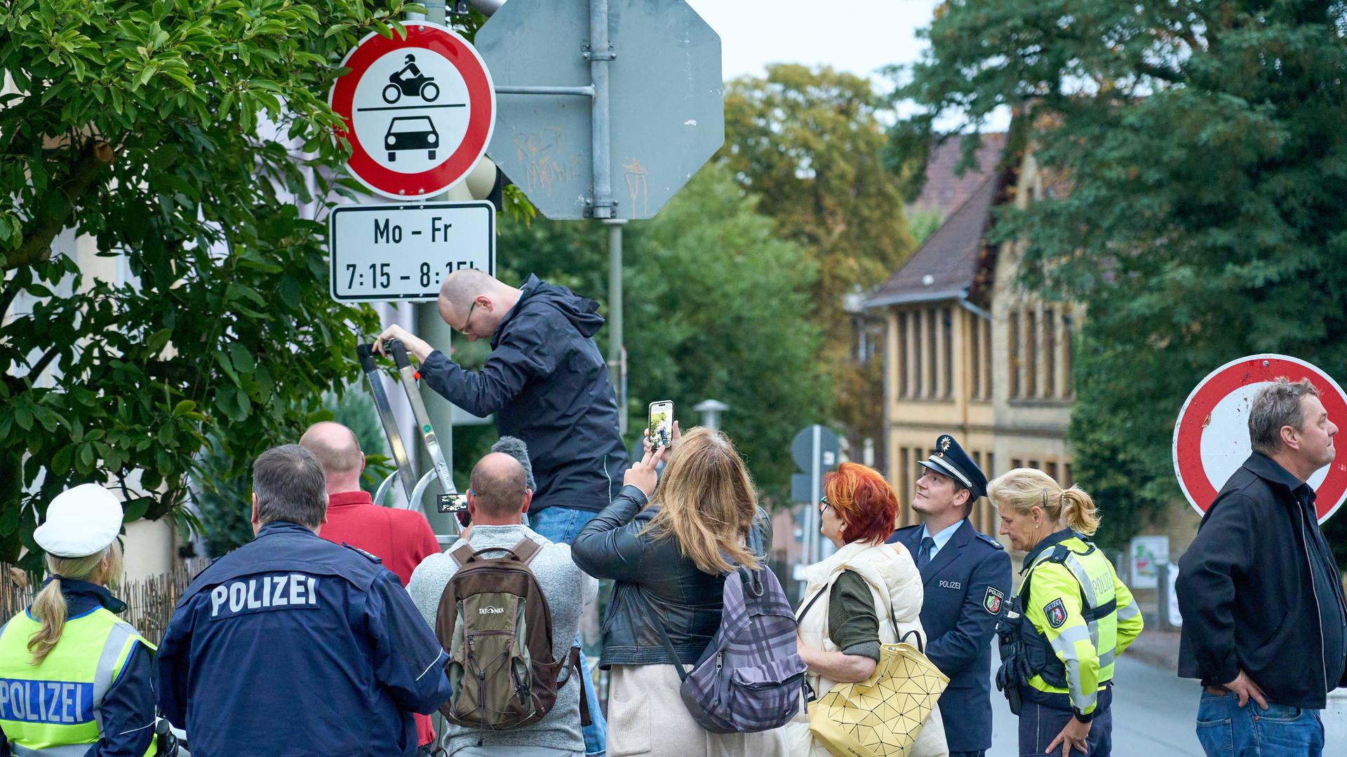 NRW erprobt neue Wege gegen Elterntaxis