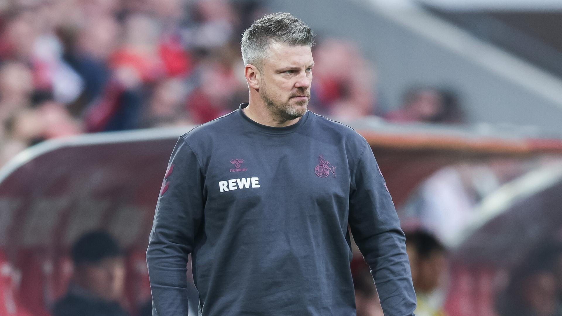 Lukas Kwasniok an der Seitenlinie beim Bundesliga-Spiel des 1. FC Köln gegen Borussia Mönchengladbach.