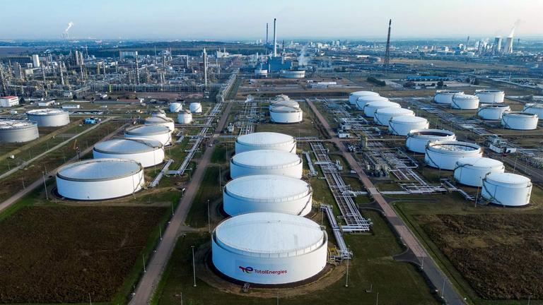 Anlagen der Total Energies Raffinerie im Chemiepark Leuna.