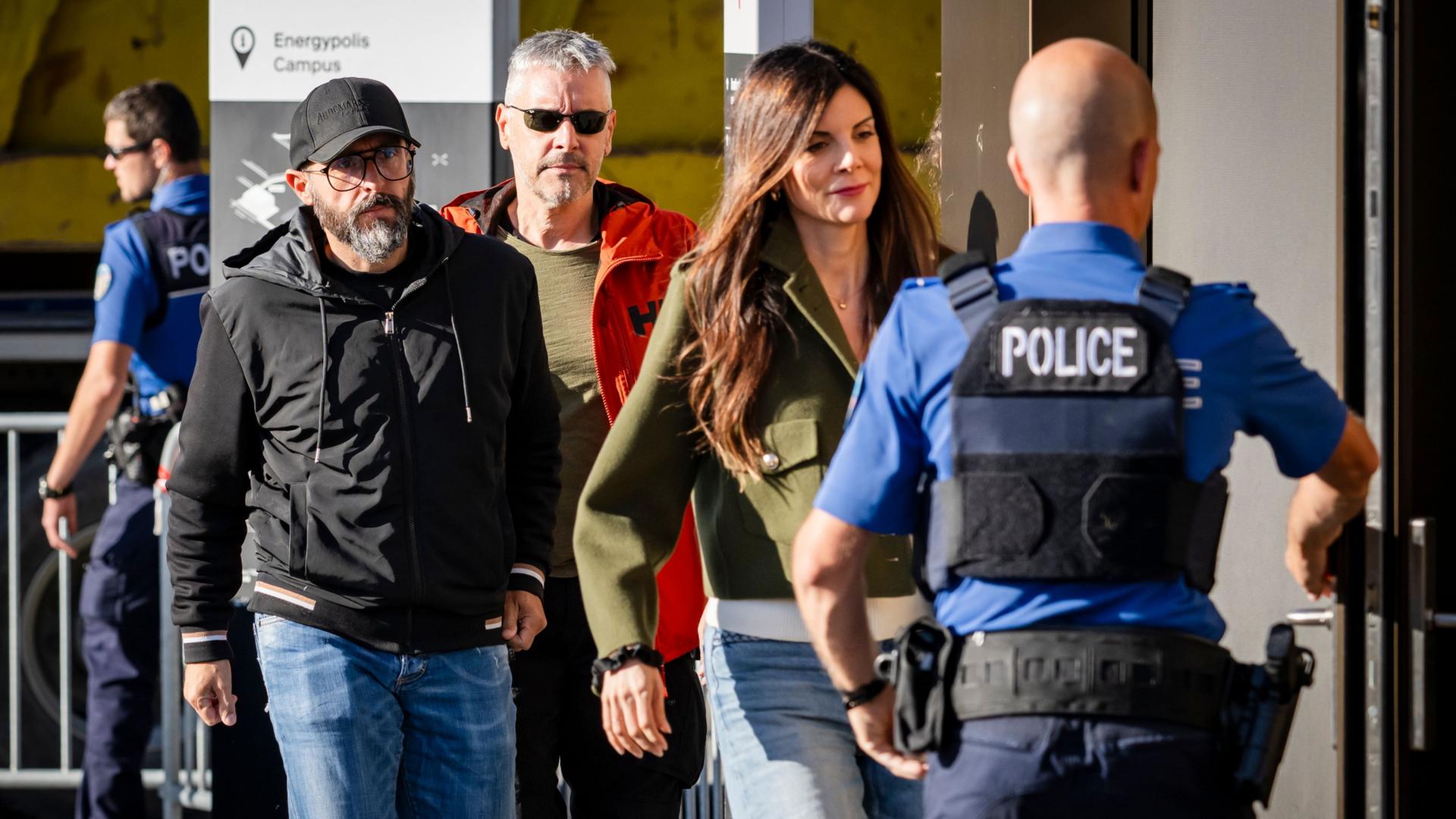 Jessica Moretti und ihr Mann Jaques Moretti auf dem Weg in ein Gerichtsgebäude. | Jean-Christophe Bott/KEYSTONE/dp