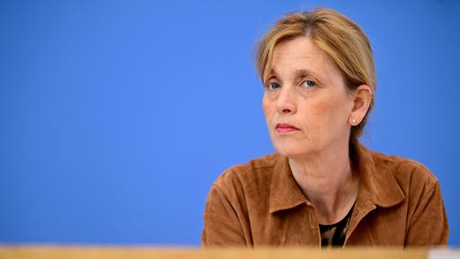 Prien will Elterngeld auf zwölf Monate beschränken