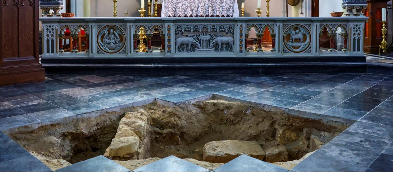 Die Sint-Petrus en Pauluskerk in Maastricht mit Grabstätte.