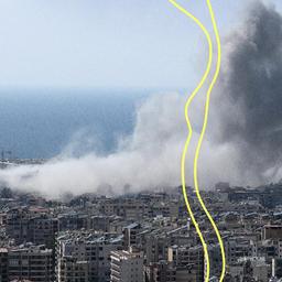 Rauch steigt über einem Wohngebiet in Beirut auf