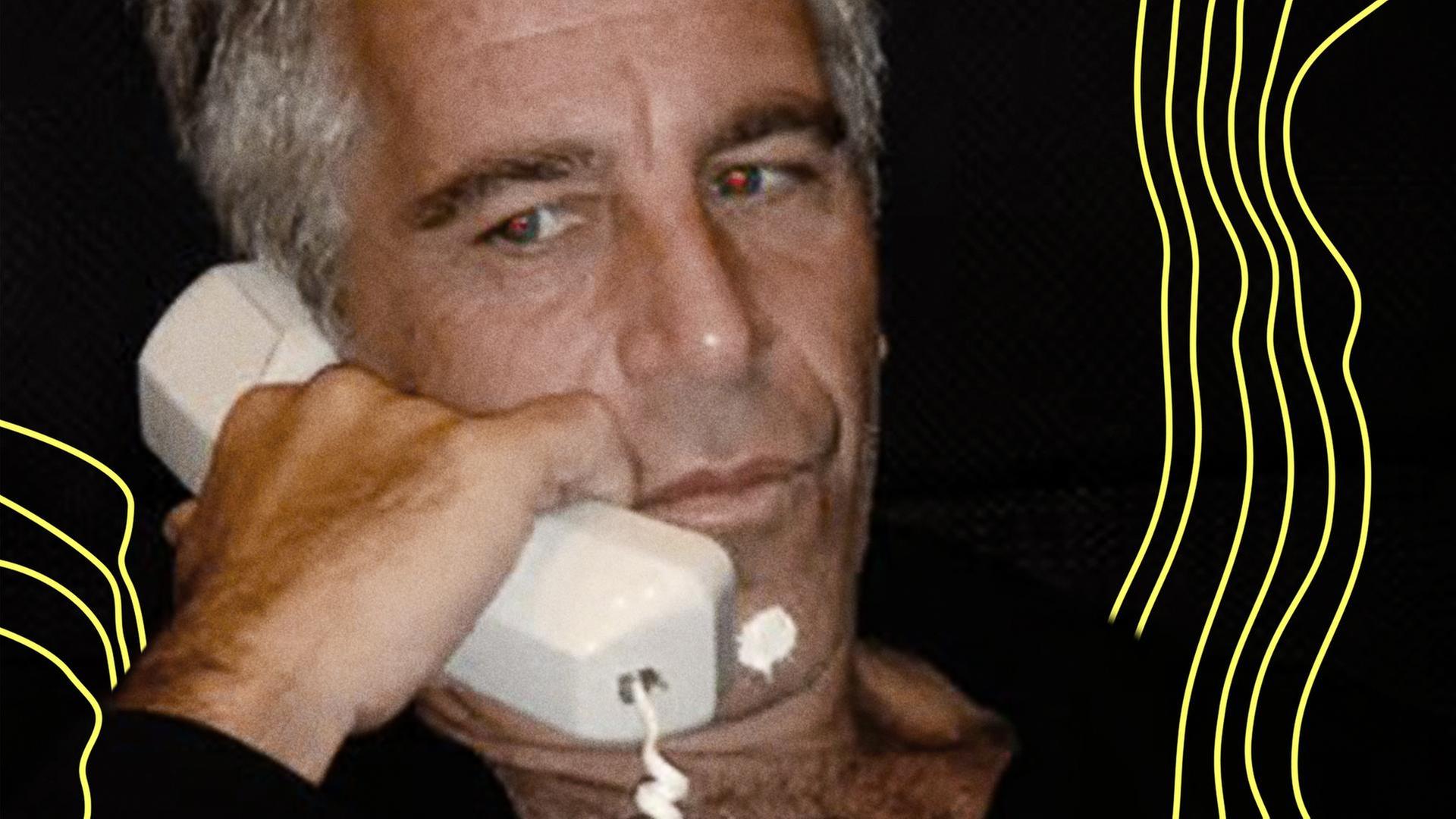 Nahaufnahme eines telefonierenden Jeffrey Epstein mit einem schnurgebundenen analogen Telefon. | US Department of Justice