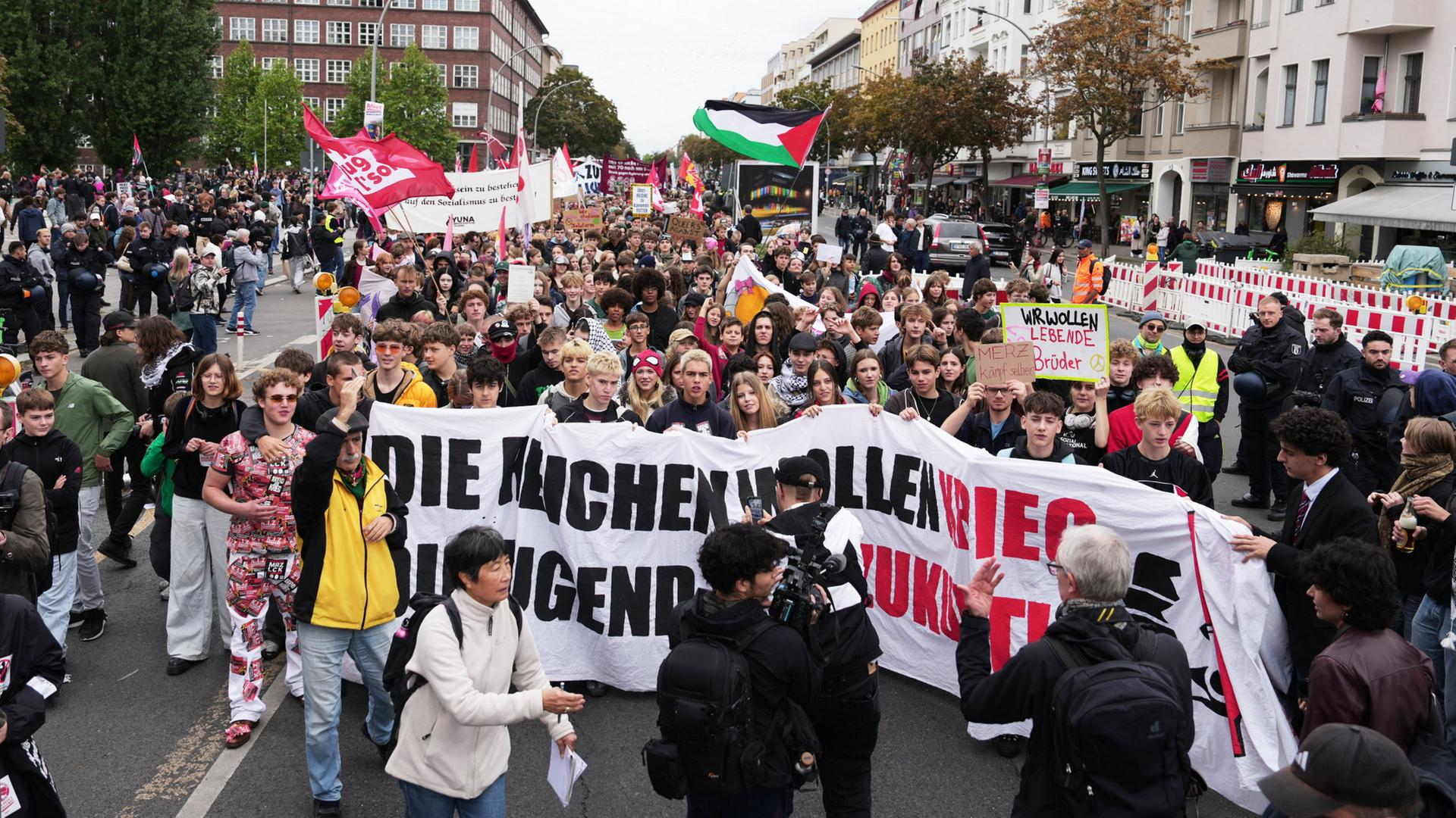Proteste gegen Wehrpflicht - Tausende Schüler demonstrieren bundesweit