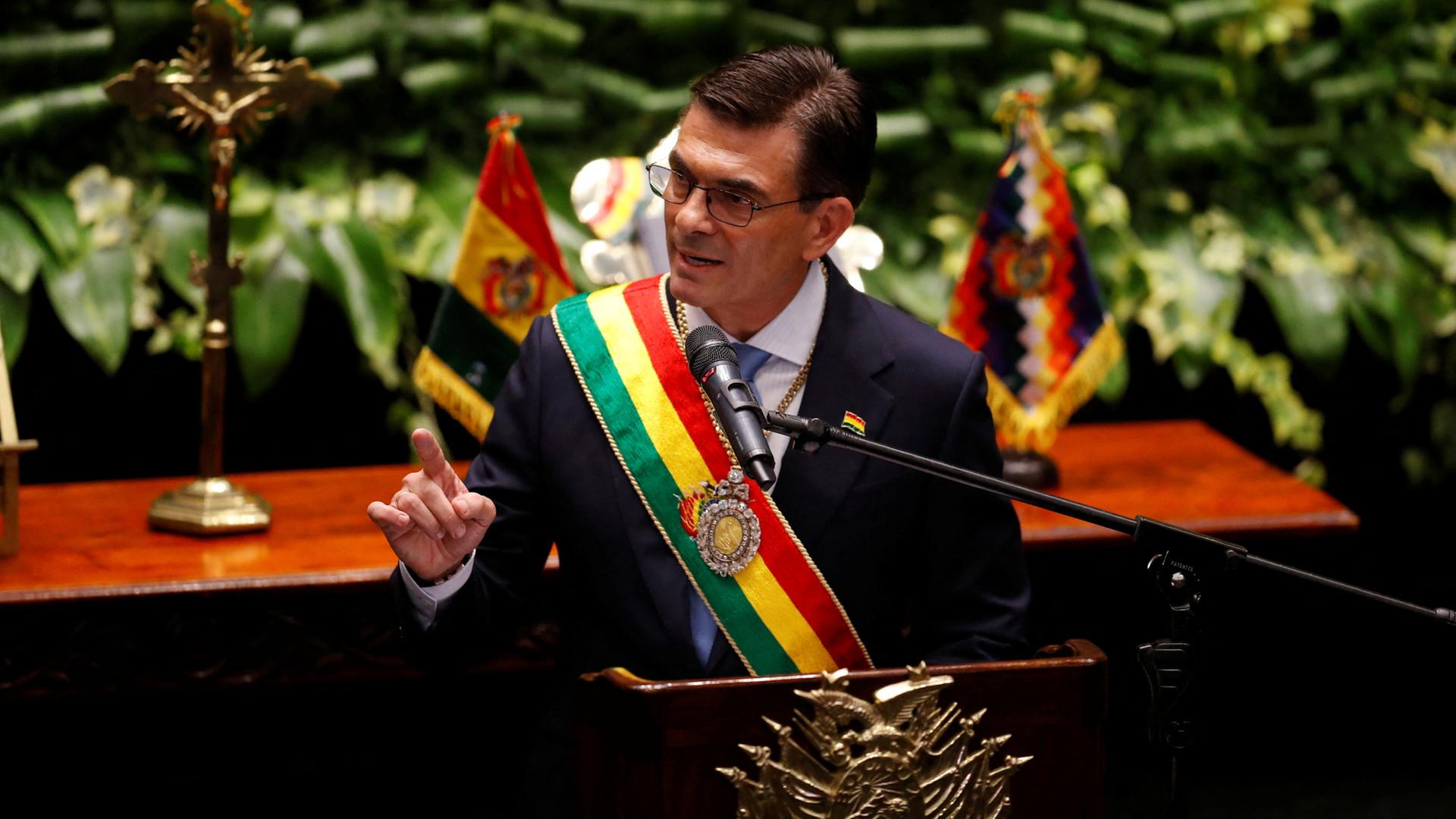 Rodrigo Paz am Rednerpult nach seiner Vereidigung als Präsident Boliviens. | via REUTERS