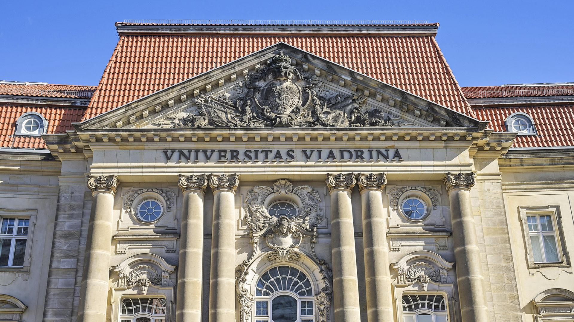 Europa-Universität Viadrina, Hauptgebäude, Altbau, Große Scharrnstraße, Frankfurt an der Oder, Brandenburg, Deutschland am 23.09.2025.(Quelle: picture alliance/imageBROKER/Joko) | picture alliance/imageBROKER/Joko