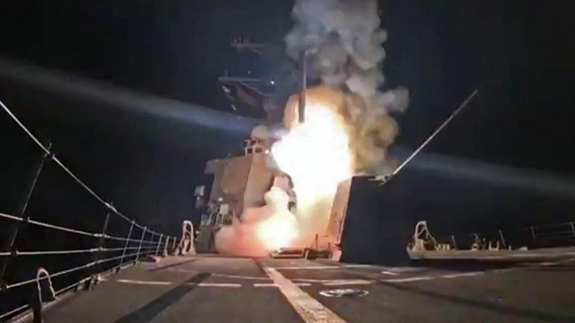 Dieser Screenshot aus einem Video, das das US-Verteidigungsministerium am 25. Dezember 2025 auf seinem X-Account gepostet hat, zeigt einen Raketenstart von einem Marineschiff. | AFP Photo / US Department of Defense / Handout