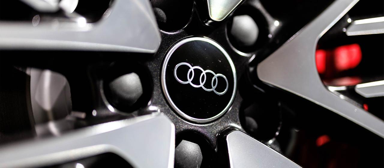 Audi Logo auf einer Felge.