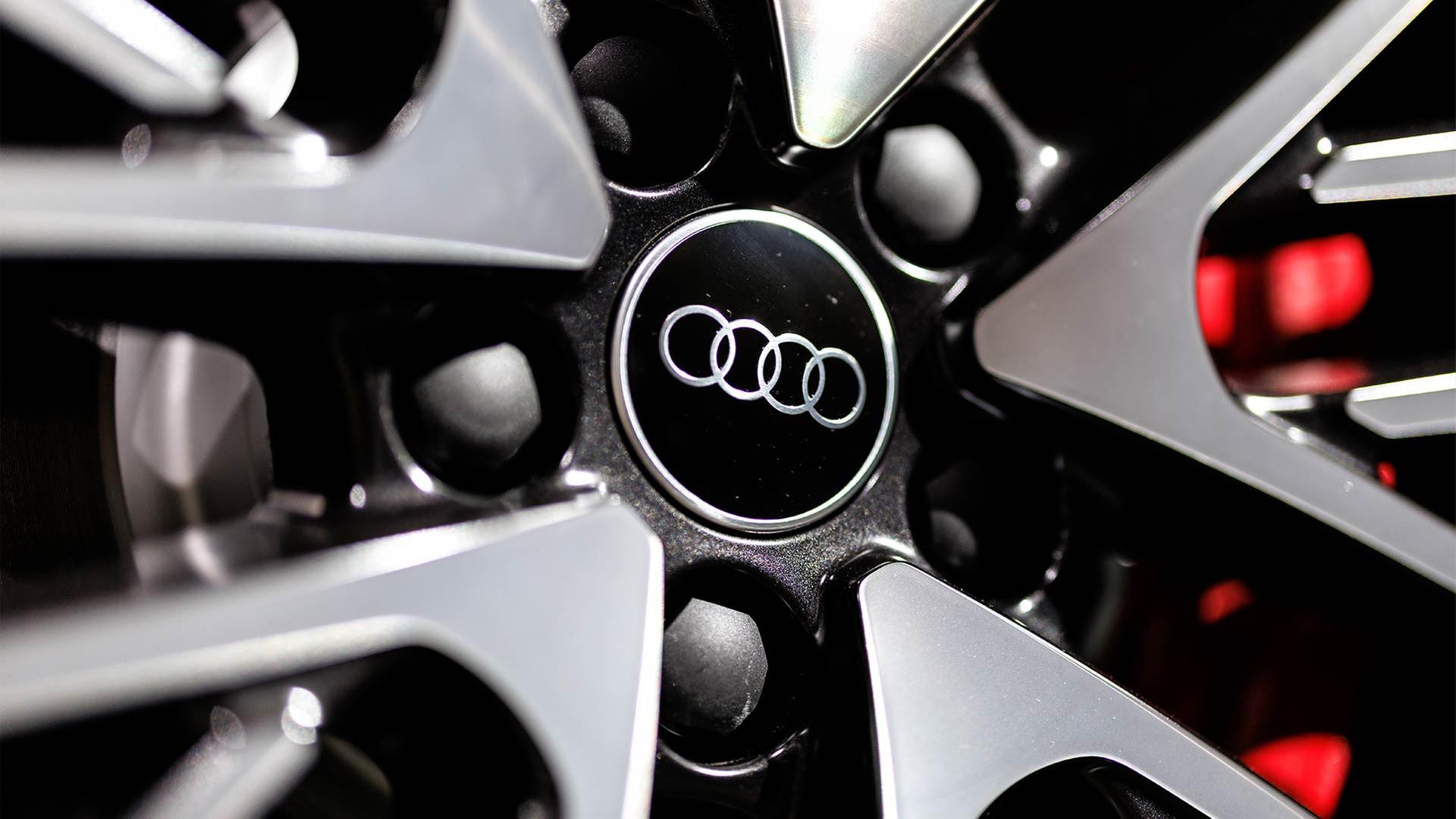 Audi Logo auf einer Felge. | picture alliance/dpa