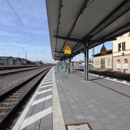 Bahnsteig im Bahnhof Bous