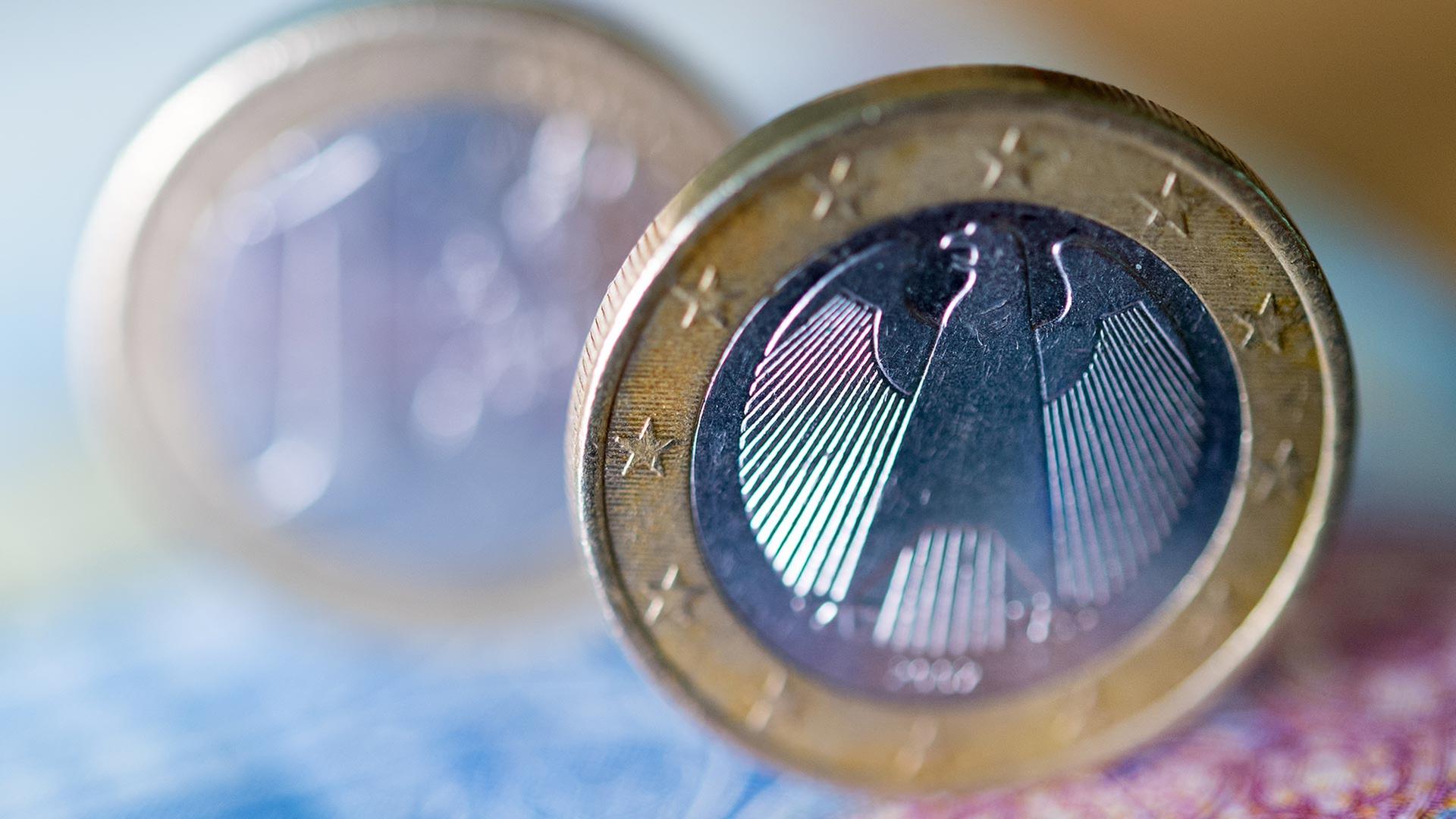 Der Bundesadler auf einer 1-Euro-MÃ¼nze. | picture alliance/dpa