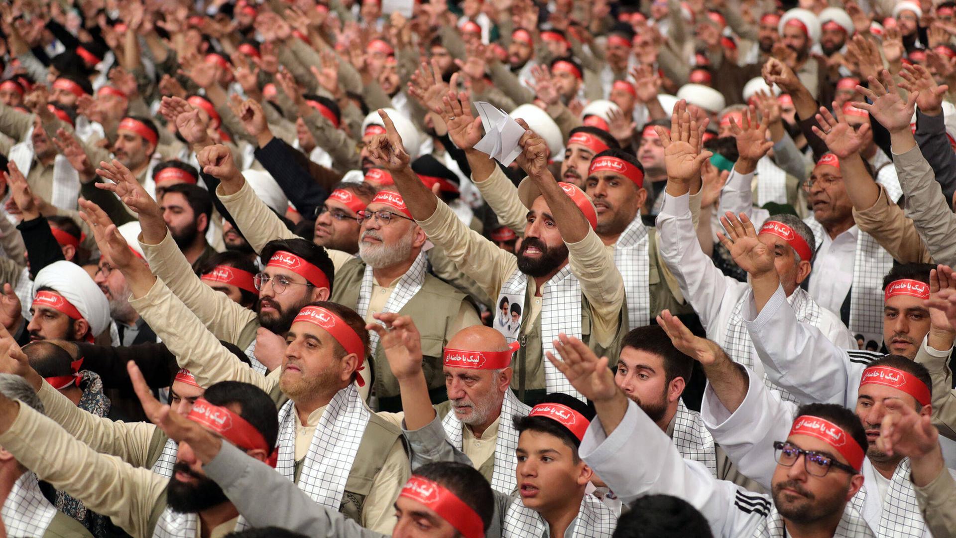 Iranische Mitglieder der freiwilligen islamischen Miliz Basij in Teheran, Iran. (Archivbild: 25.11.2024) | IMAGO/ZUMA Press Wire