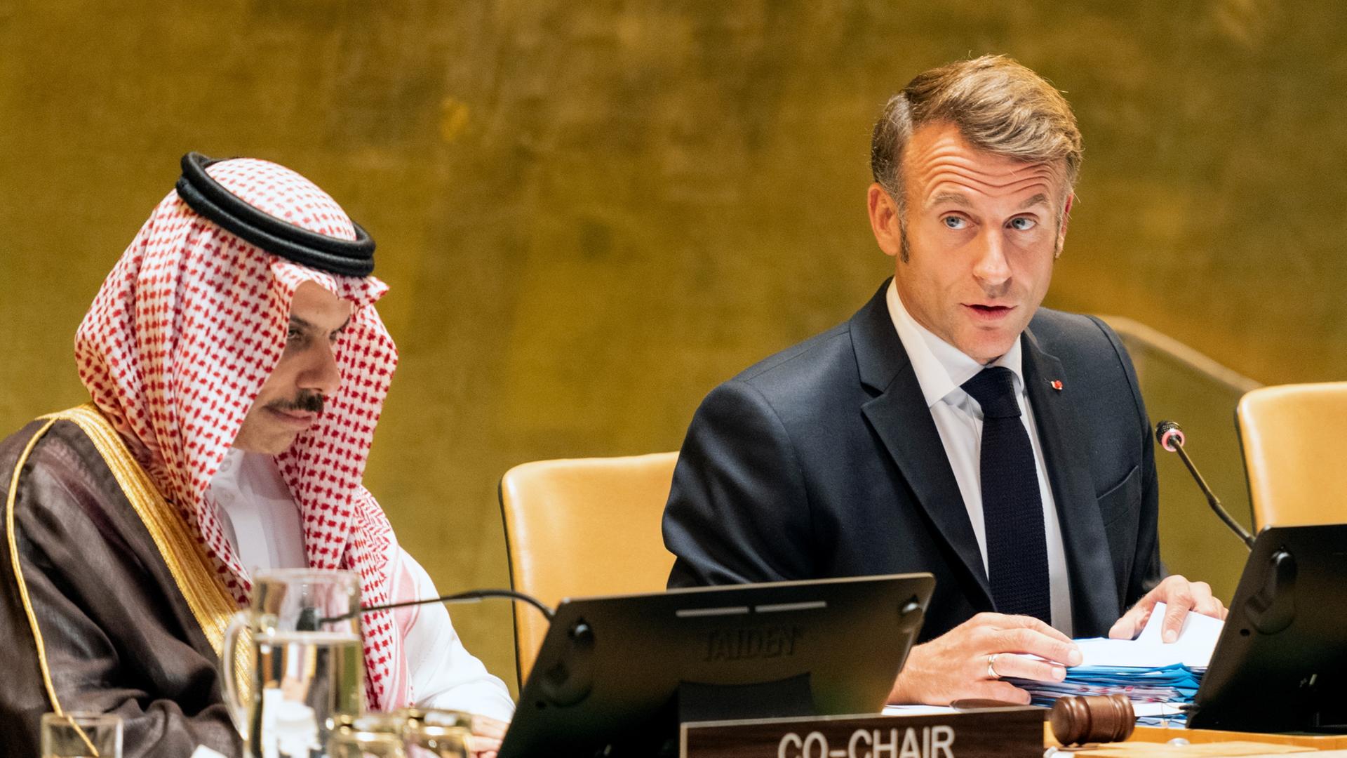 Faisal bin Farhan Al-Saud und Emmanuel Macron bei der Generaldebatte der Vereinten Nationen in New York | EPA