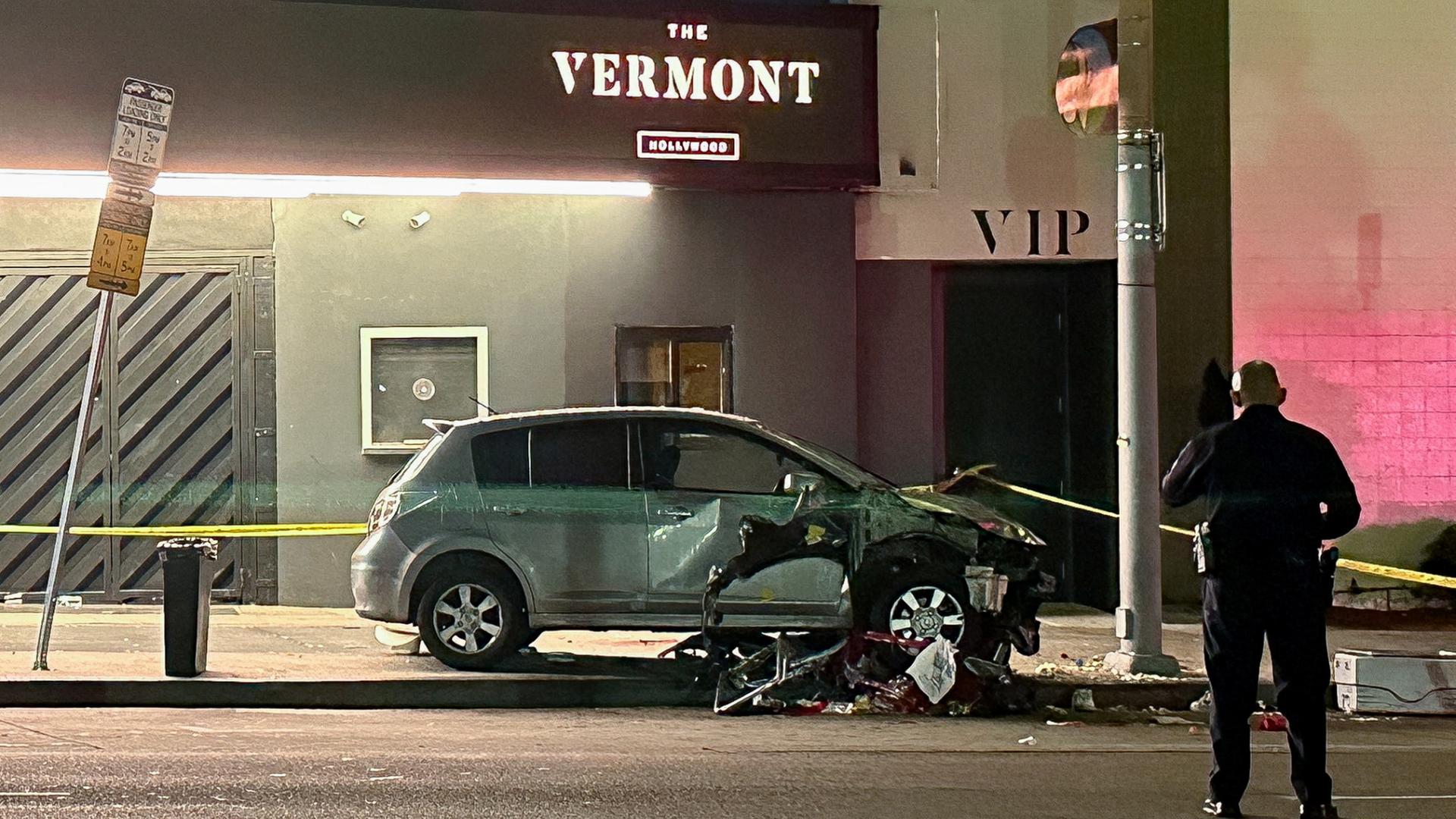Ein beschädigtes Auto auf dem Santa Monica Boulevard in Los Angeles | REUTERS