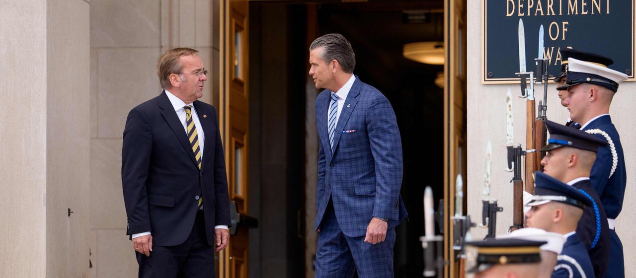 Boris Pistorius (links) und Pete Hegseth