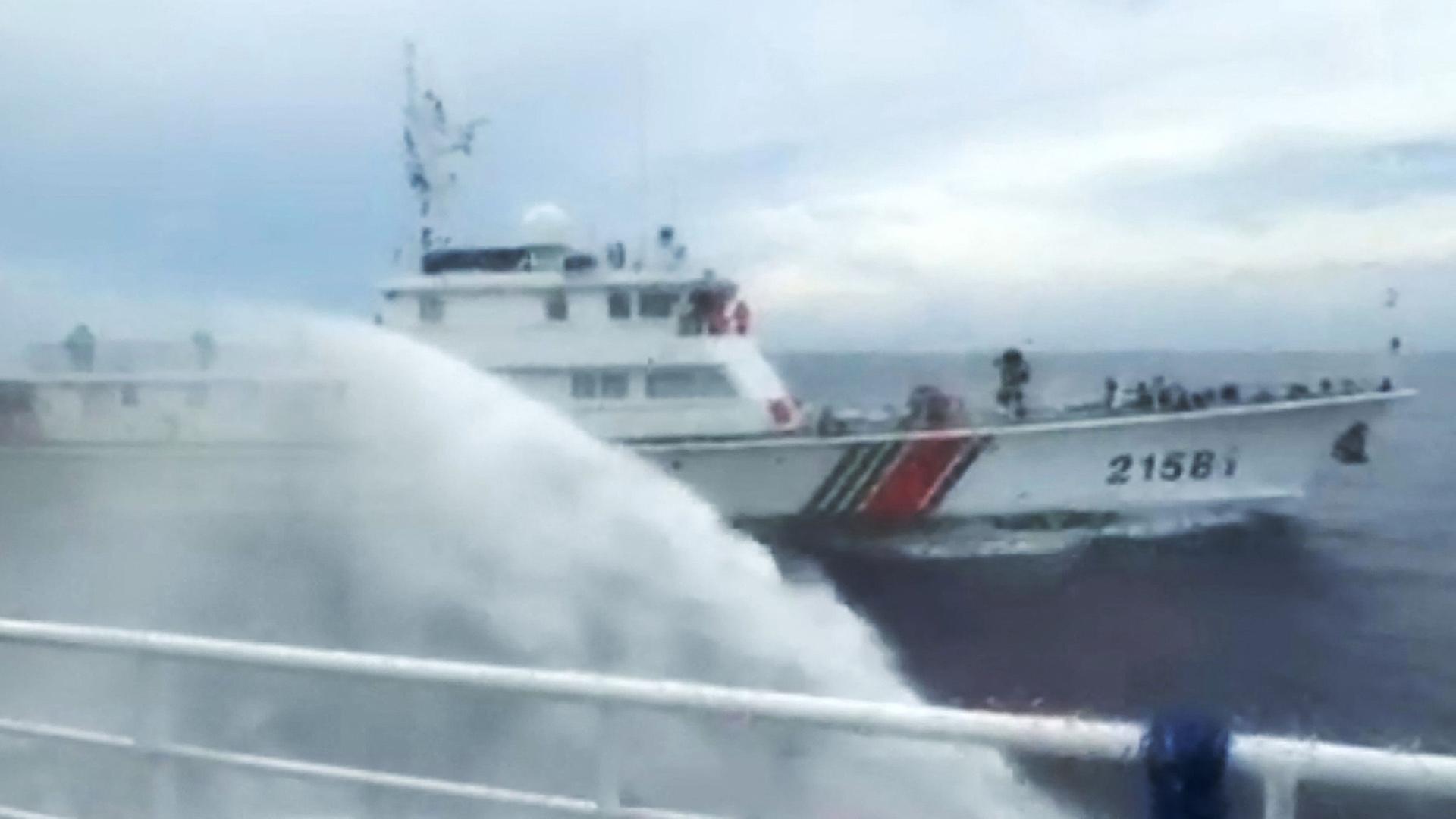 Ein Schiff der chinesischen Küstenwache. | AFP PHOTO / Philippine Coast Guard (PCG)