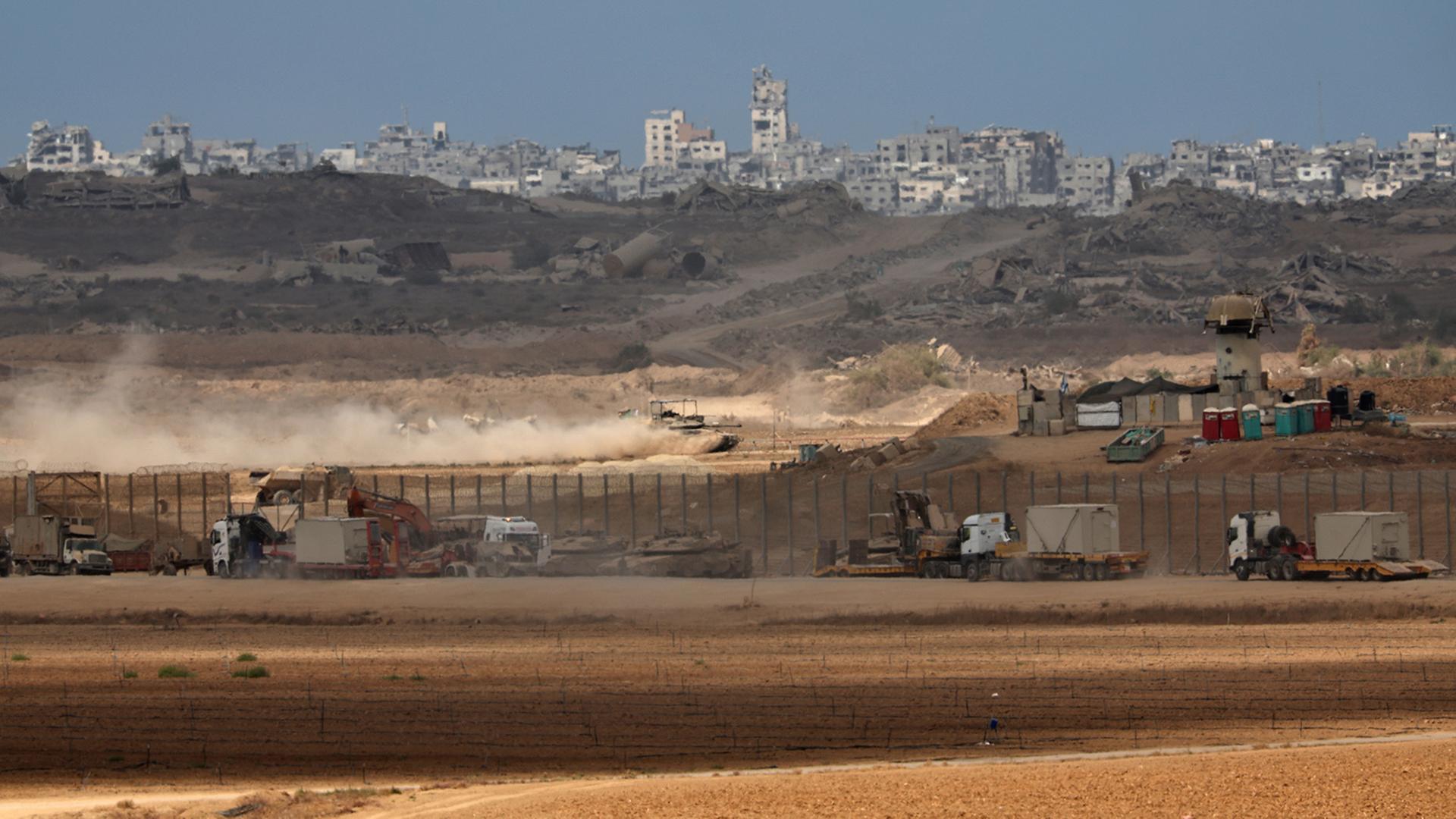 Israelische Panzer ziehen sich aus dem Gazastreifen zurck. | EPA
