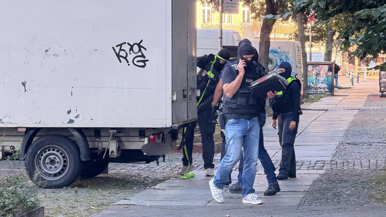 Berliner Polizei geht gegen illegalen Schusswaffenhandel vor