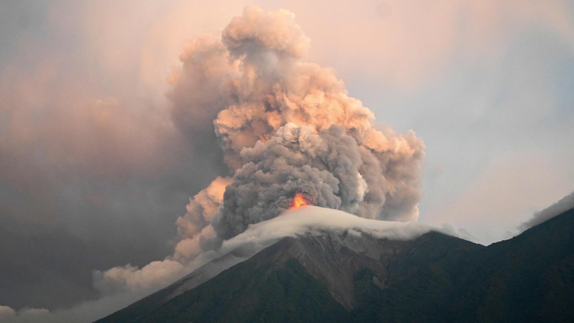Hunderte Menschen nach Vulkanausbruch in Guatemala evakuiert
