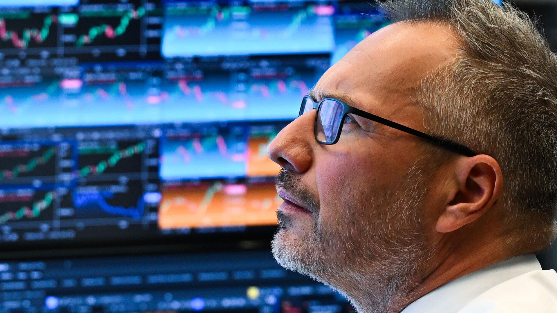 Börsenhändler an der Frankfurter Börse. | picture alliance/dpa