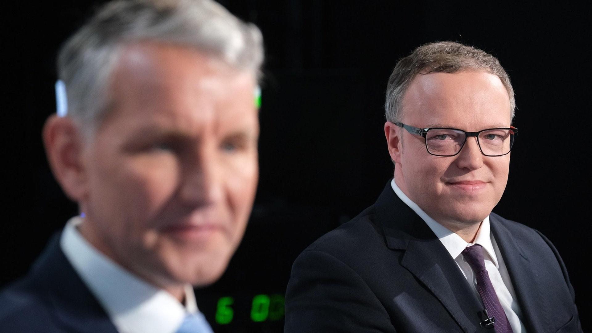 AfD-Landeschef Björn Höcke und CDU-Landeschef Mario Voigt im Berliner TV-Studio | picture alliance / dts-Agentur | Martin Lengemann/WELT