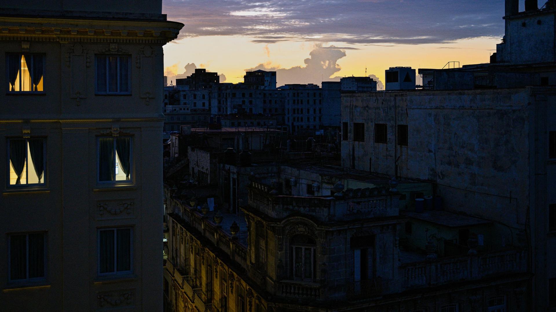 H�user im Dunkeln in Havanna | AFP