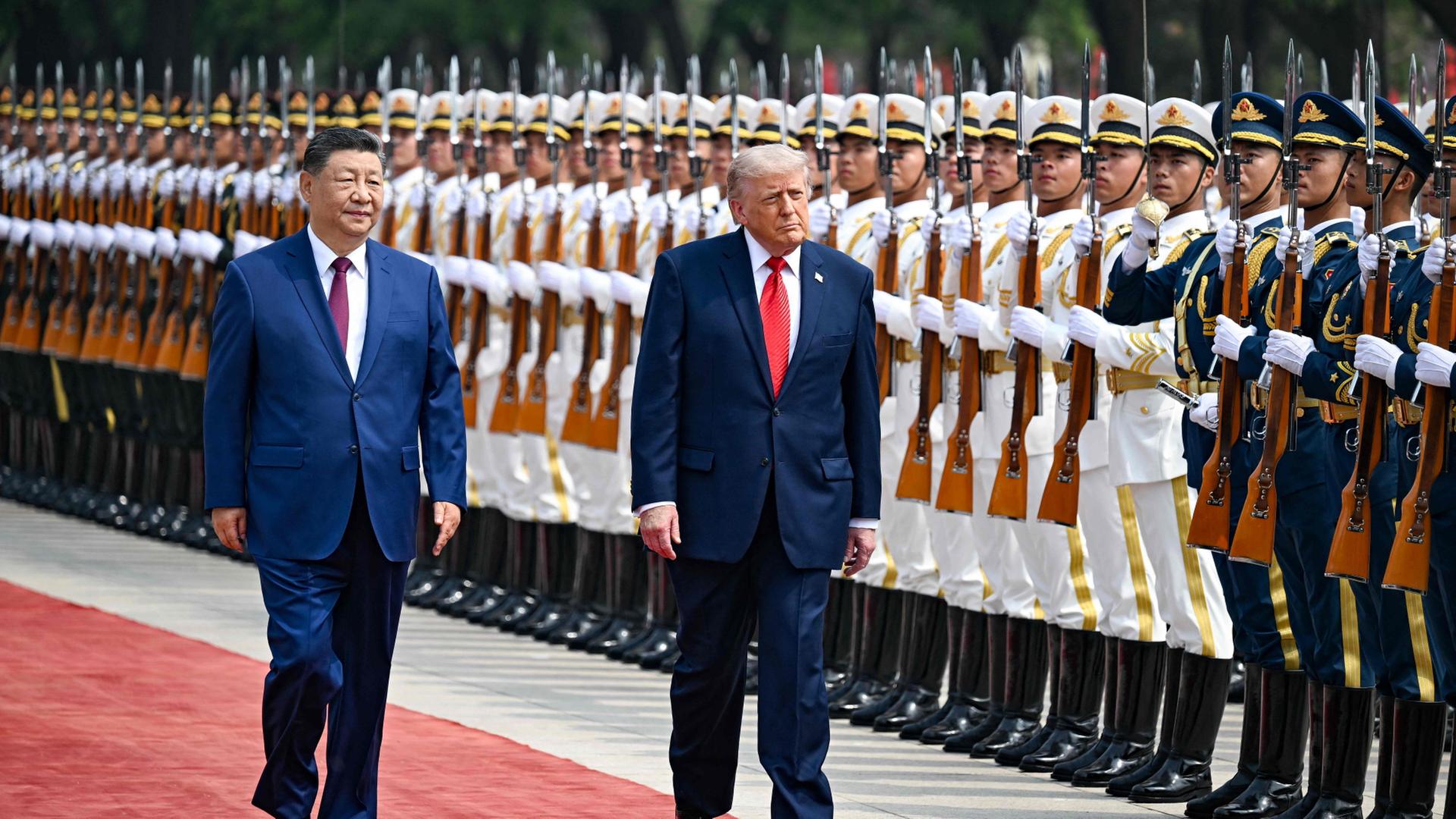 US-Präsident Trump und Chinas Präsident Xi Jinping bei einer Militärparade | AFP
