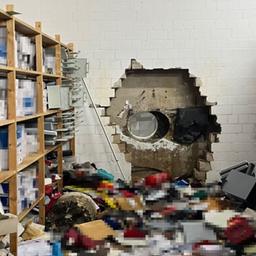 Loch in der Wand des Kellers einer Sparkassenfiliale in Gelsenkirchen