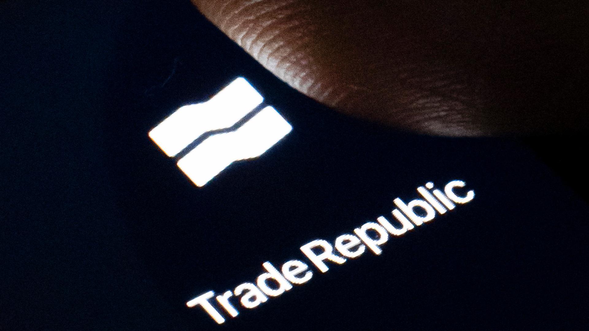 Das Logo des Fintechs und Online-Brokers Trade Republic ist auf dem Display eines Smartphone zu sehen. | picture alliance / photothek