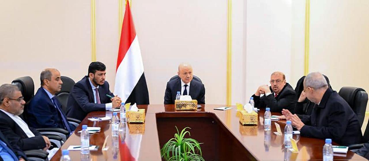 Rashad al-Alimi chairs a meeting of the National Defense Council. 