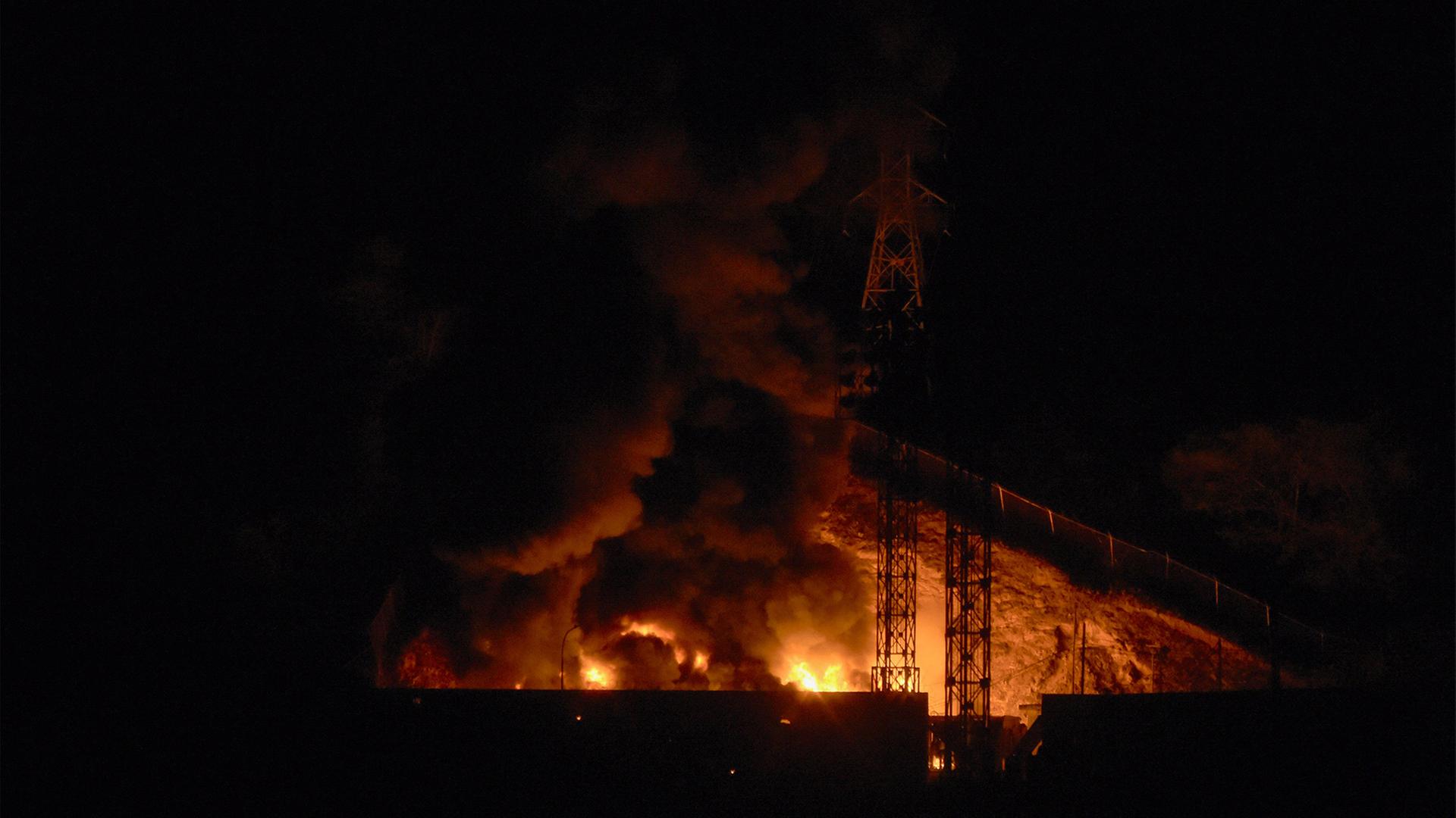 Feuer und Rauch in Fuerte Tiuna. | AFP