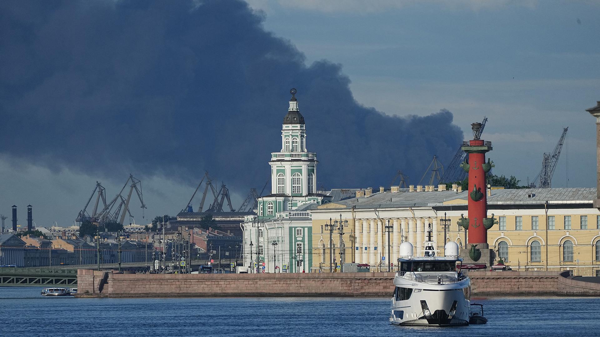 Drohnenangriffe auf St. Petersburg - Hoffnung auf Gespräche?