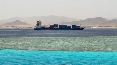 Containerschiff "Adelina D" im Roten Meer.