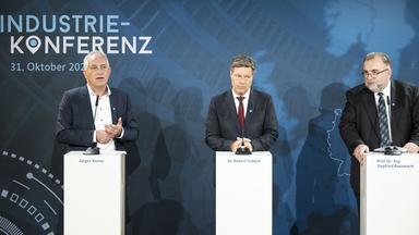 Jürgen Kerner, Robert Habeck und Siegfried Russwurm sprechen bei der Industriekonferenz