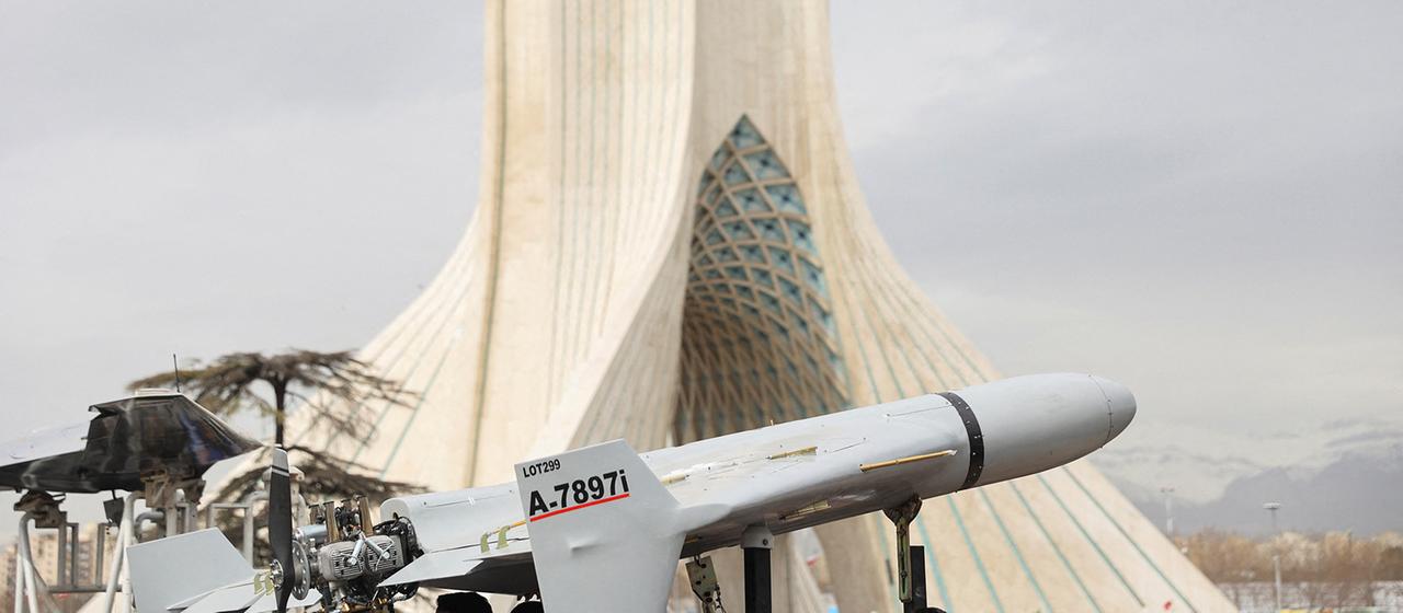 Eine Shahed-Drohne wird in Teheran ausgestellt.