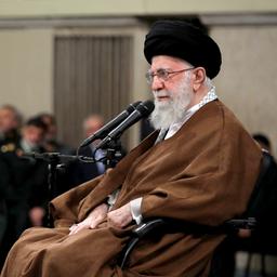 Ajatollah Ali Chamenei nimmt an einem Treffen in Teheran (Iran) teil.