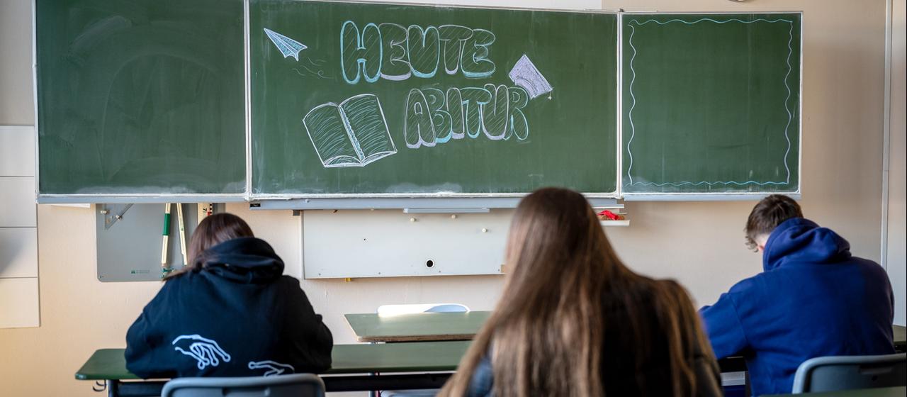 Schüler in Delmenhorst bei der Abi-Prüfung