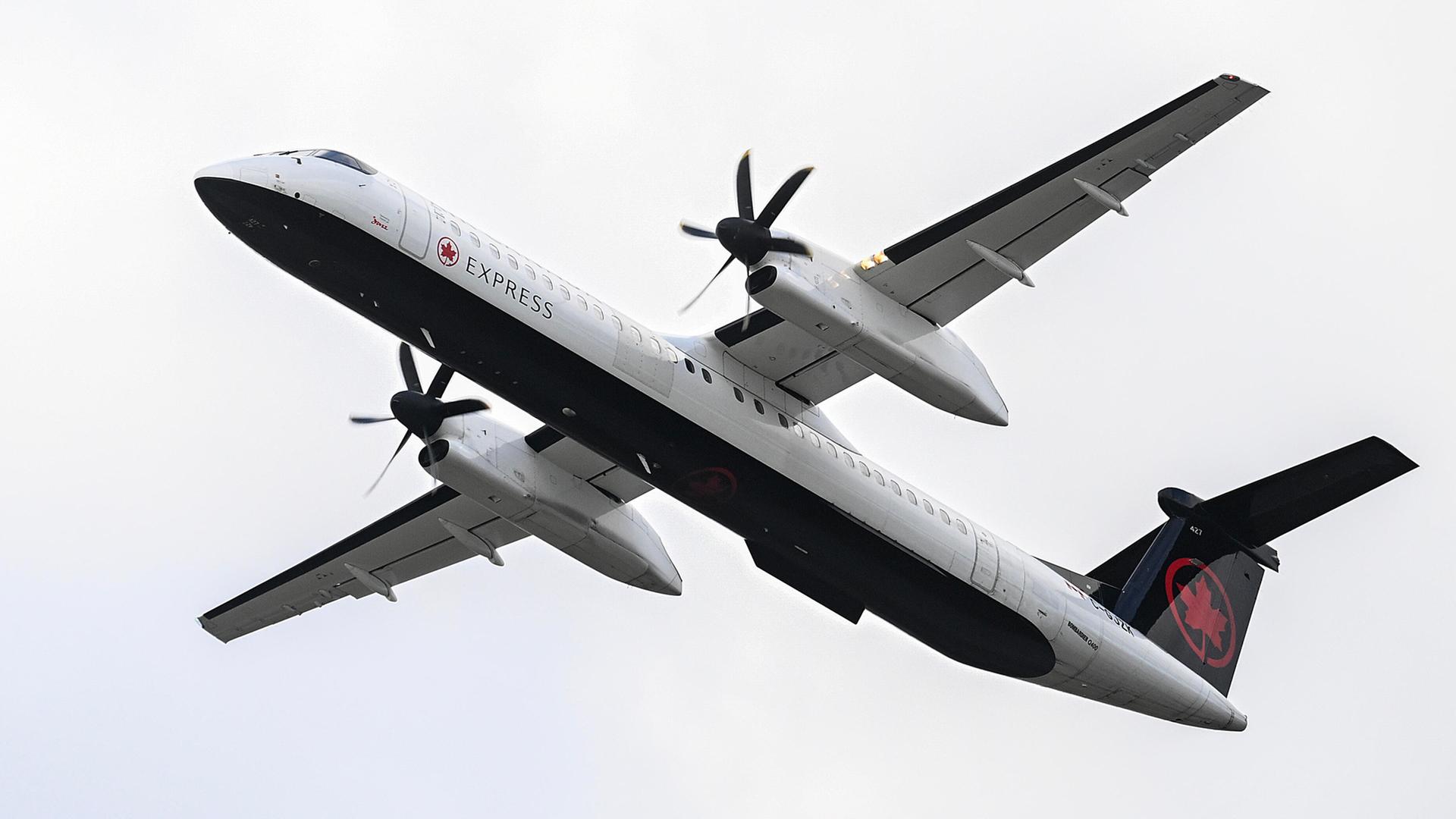 Ein Bombardier Q400 Flugzeug der Air Canada Express startet vom internationalen Flughafen Montreal-Pierre Elliott Trudeau in Montreal, Kanada. | picture alliance / NurPhoto