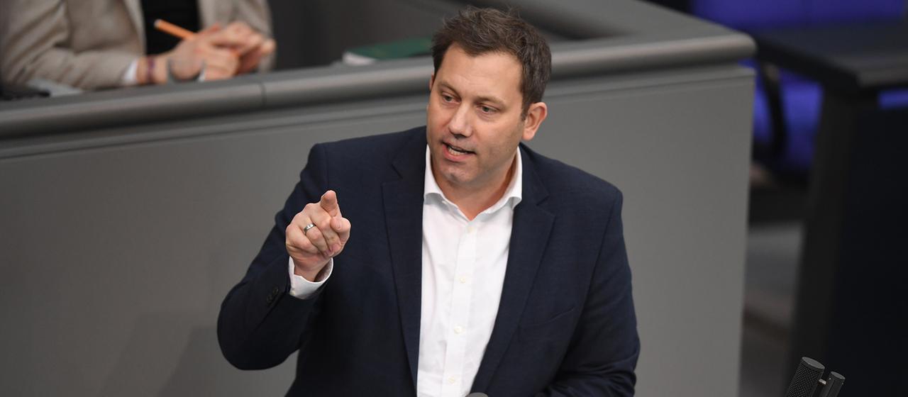 Aktuelle Stunde im Bundestag: Ampel und Union attackieren AfD scharf |  tagesschau.de