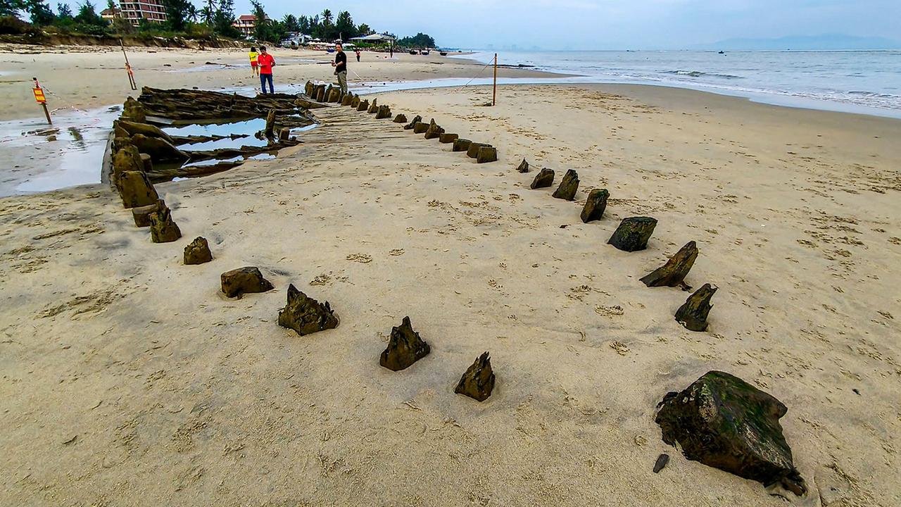 Taifun legt jahrhundertealtes Schiffswrack in Vietnam frei